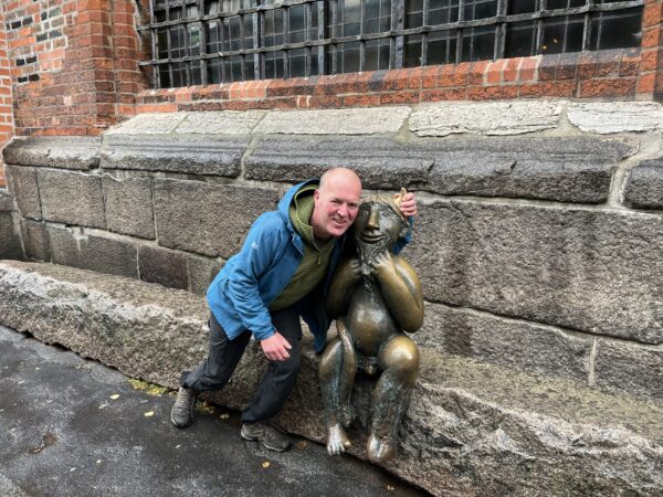 Axel mit Bronzefigur Teufel